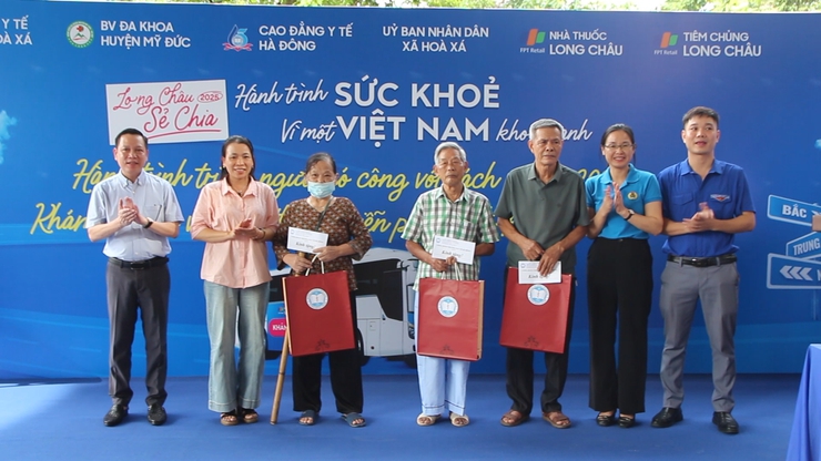 Hoà Xá: Khám sức khỏe, tặng quà tri ân Người có công trên địa bàn- Ảnh 3.