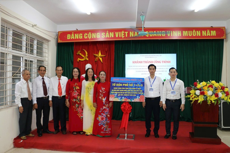 Khánh thành công trình Tuyên truyền cổ động trực quan chào mừng Đại hội đại biểu Đảng bộ phường Phúc Lợi lần thứ I, nhiệm kỳ 2025-2030- Ảnh 2.