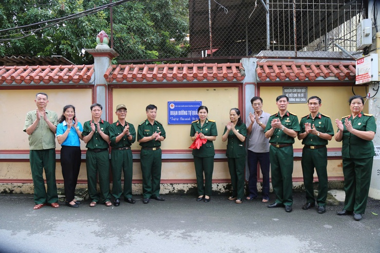 Ủy ban MTTQ phường Hà Đông khánh thành các công trình “Tuyến đường nở hoa”, “Đoạn đường tự quản”- Ảnh 4.