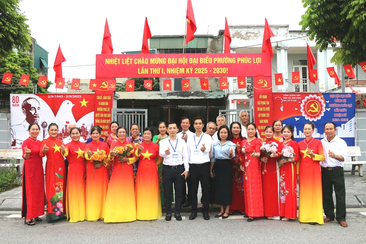 Khánh thành công trình Tuyên truyền cổ động trực quan chào mừng Đại hội đại biểu Đảng bộ phường Phúc Lợi lần thứ I, nhiệm kỳ 2025-2030- Ảnh 3.