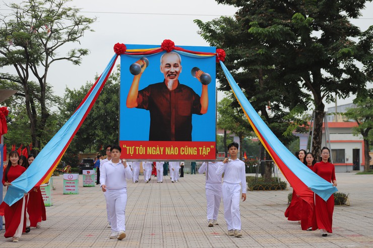 Xã Thiên Lộc long trọng tổ chức lễ khai mạc Đại hội Thể dục thể thao lần thứ I và tổng kết các hoạt động hè năm 2025 với chủ đề "Thiên Lộc - Vững bước tương lai"- Ảnh 8.