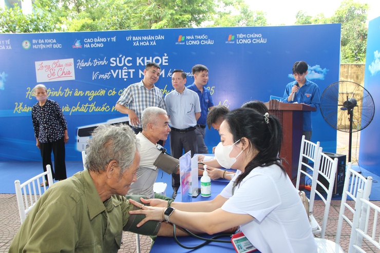 Hoà Xá: Khám sức khỏe, tặng quà tri ân Người có công trên địa bàn- Ảnh 6.
