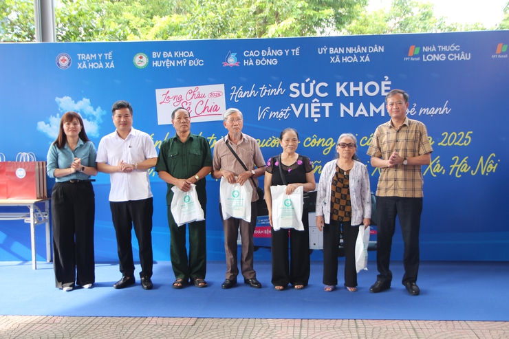 Hoà Xá: Khám sức khỏe, tặng quà tri ân Người có công trên địa bàn- Ảnh 2.