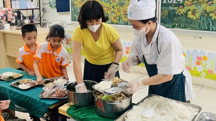 Triển khai hỗ trợ các bữa ăn bán trú cho học sinh Tiểu học trên địa bàn xã Dương Hòa năm học 2025-2026- Ảnh 1.