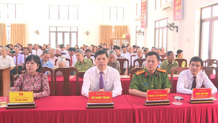 Đảng bộ xã Phúc Lộc tổ chức Lễ trao tặng Huy hiệu Đảng đợt 02/9/2025 cho đảng viên- Ảnh 2.