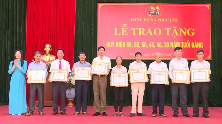 Đảng bộ xã Phúc Lộc tổ chức Lễ trao tặng Huy hiệu Đảng đợt 02/9/2025 cho đảng viên- Ảnh 10.