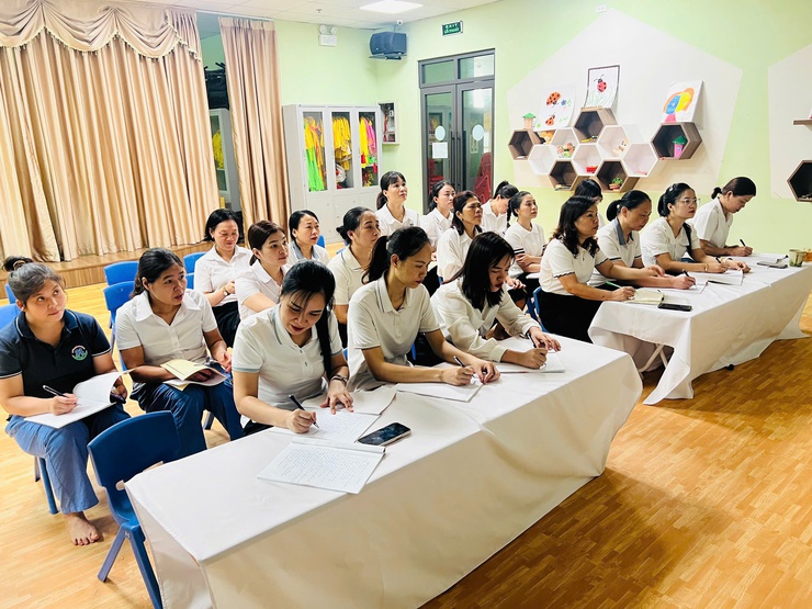 Bồi dưỡng chính trị hè - Cầu nối giữa lý luận và thực tiễn trong công tác giáo dục- Ảnh 7.