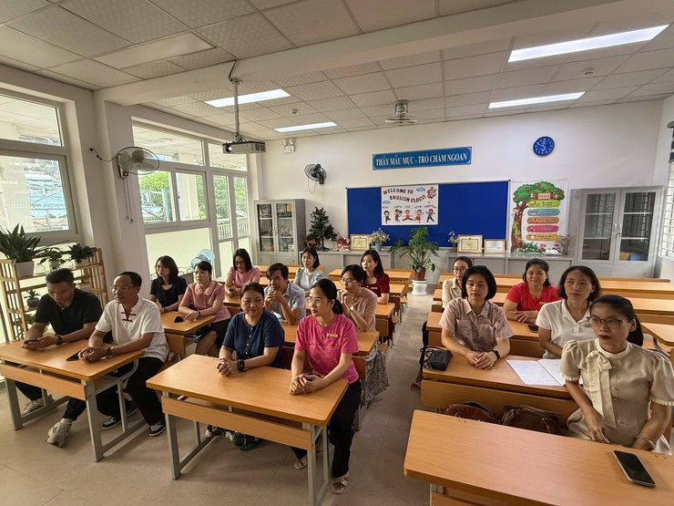 Bồi dưỡng chính trị hè - Cầu nối giữa lý luận và thực tiễn trong công tác giáo dục- Ảnh 10.