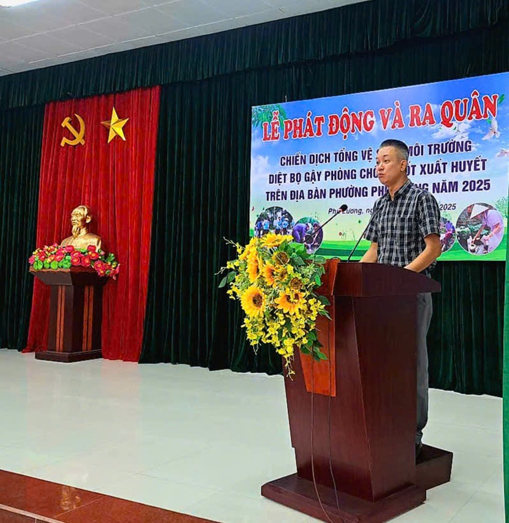 Phường Phú Lương ra quân vệ sinh môi trường, diệt bọ gậy, phòng chống sốt xuất huyết- Ảnh 1.