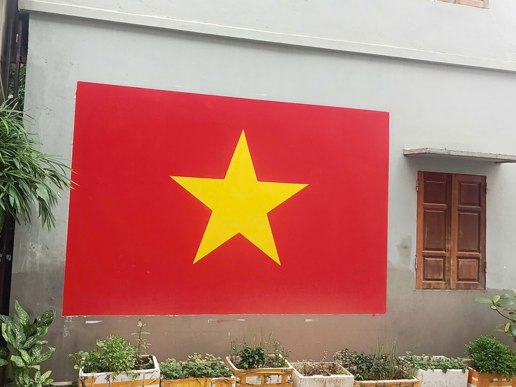 Ngõ Hoàng Thạch, thôn Phủ Quốc rực rỡ cờ và tranh bích họa, hân hoan chào mừng 80 năm Quốc khánh- Ảnh 3.