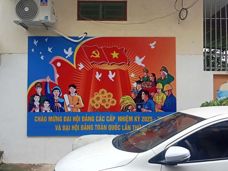 Ngõ Hoàng Thạch, thôn Phủ Quốc rực rỡ cờ và tranh bích họa, hân hoan chào mừng 80 năm Quốc khánh- Ảnh 5.