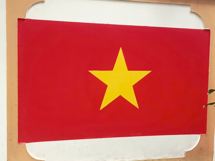 Ngõ Hoàng Thạch, thôn Phủ Quốc rực rỡ cờ và tranh bích họa, hân hoan chào mừng 80 năm Quốc khánh- Ảnh 4.