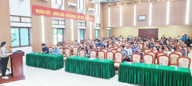 Sáng ngày 23/8/2025, tại hội trường UBND xã Thư Lâm, buổi tập huấn được tổ chức nhằm tuyên truyền, phổ biến kiến thức về phát triển khoa học công nghệ, đổi mới sáng tạo và chuyển đổi số cho người dân trên địa bàn.- Ảnh 11.