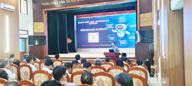 Sáng ngày 23/8/2025, tại hội trường UBND xã Thư Lâm, buổi tập huấn được tổ chức nhằm tuyên truyền, phổ biến kiến thức về phát triển khoa học công nghệ, đổi mới sáng tạo và chuyển đổi số cho người dân trên địa bàn.- Ảnh 2.