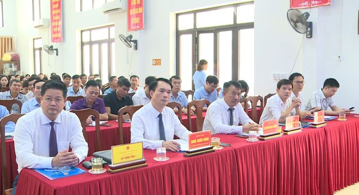 Lễ phát động phong trào "Bình dân học vụ số" và triển khai chiến dịch "45 ngày đêm ra quân hỗ trợ hoạt động chuyển đổi số" trong giai đoạn đầu vận hành mô hình chính quyền địa phương hai cấp- Ảnh 2.