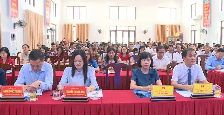 Lễ phát động phong trào "Bình dân học vụ số" và triển khai chiến dịch "45 ngày đêm ra quân hỗ trợ hoạt động chuyển đổi số" trong giai đoạn đầu vận hành mô hình chính quyền địa phương hai cấp- Ảnh 1.