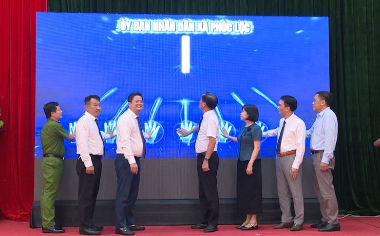 Lễ phát động phong trào "Bình dân học vụ số" và triển khai chiến dịch "45 ngày đêm ra quân hỗ trợ hoạt động chuyển đổi số" trong giai đoạn đầu vận hành mô hình chính quyền địa phương hai cấp- Ảnh 4.