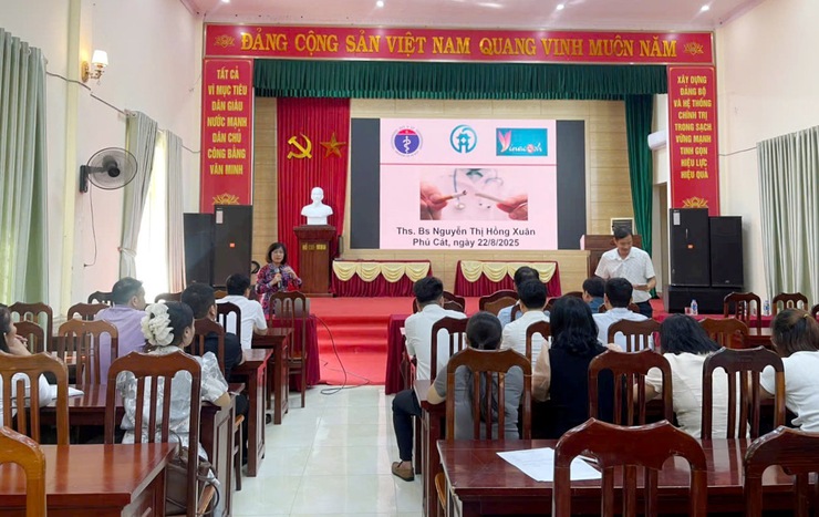 Phú Cát hướng đến môi trường làm việc không khói thuốc lá

- Ảnh 1.