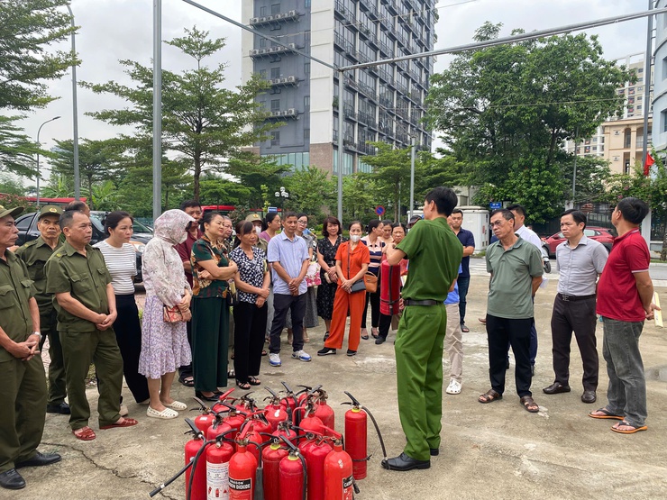 Phường Phú Thượng triển khai chiến dịch cao điểm tuyên truyền về phòng cháy chữa cháy và cứu nạn cứu hộ- Ảnh 2.