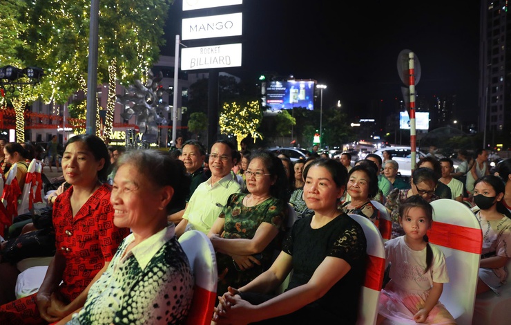 Phường Vĩnh Tuy: Chương trình nghệ thuật "Vinh quang Việt Nam"- Ảnh 8.