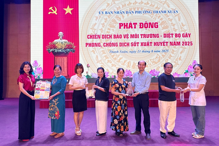 Hội nghị triển khai - phát động chiến dịch vệ sinh môi trường, diệt bọ gậy và tập huấn phòng chống sốt xuất huyết- Ảnh 3.