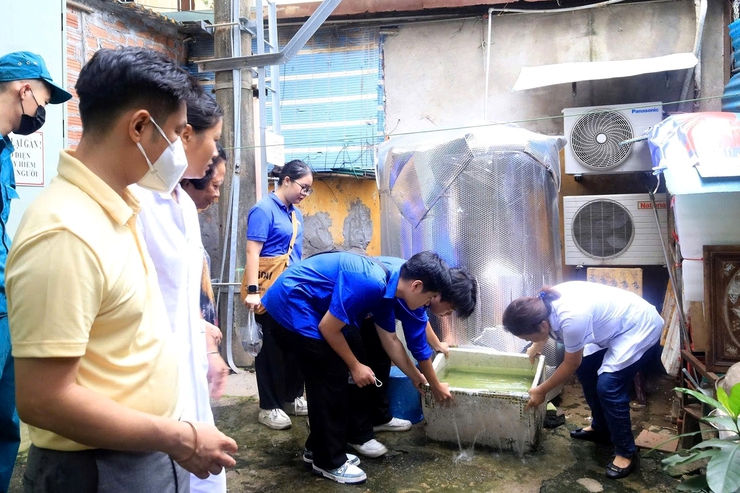 Hội nghị triển khai - phát động chiến dịch vệ sinh môi trường, diệt bọ gậy và tập huấn phòng chống sốt xuất huyết- Ảnh 13.