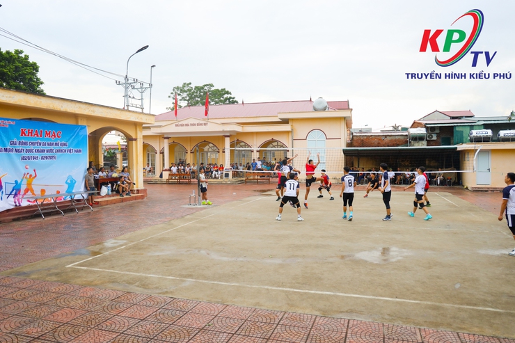 Thôn Đồng Bụt tổ chức Giải bóng chuyền da nam mở rộng chào mừng Quốc khánh 02/9- Ảnh 1.