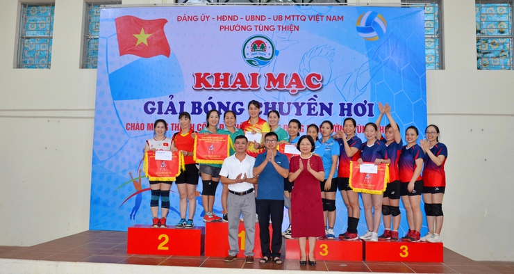 Sôi nổi Giải bóng chuyền hơi phường Tùng Thiện năm 2025- Ảnh 4.