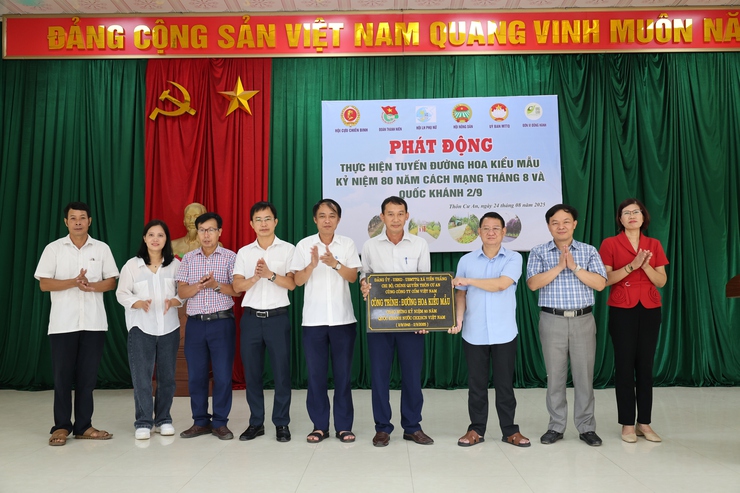 Thôn Cư An phát động xây dựng “Tuyến đường hoa kiểu mẫu” chào mừng Quốc khánh 2/9- Ảnh 3.