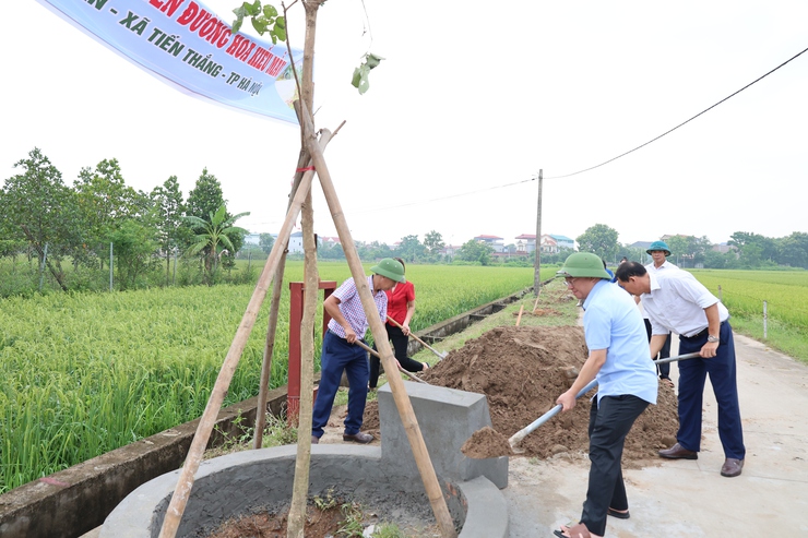 Thôn Cư An phát động xây dựng “Tuyến đường hoa kiểu mẫu” chào mừng Quốc khánh 2/9- Ảnh 4.