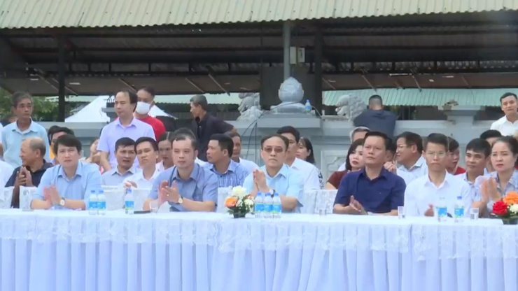Ấn tượng Giải bơi chải thuyền rồng mở rộng xã Hương Sơn 2025- Ảnh 2.