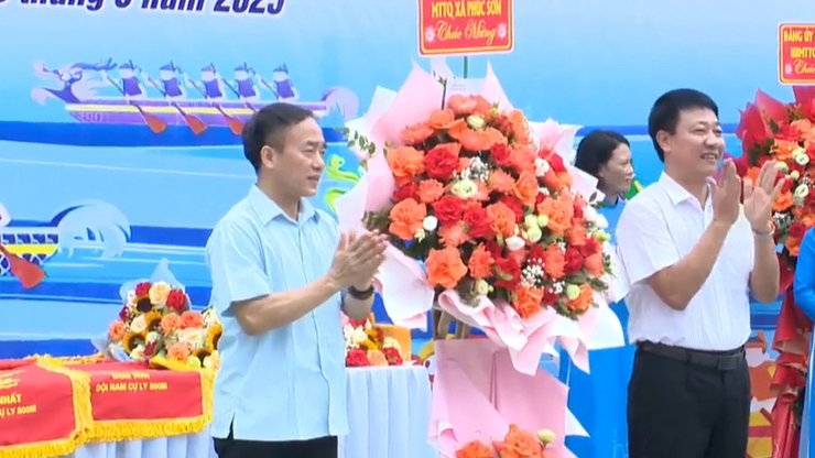 Ấn tượng Giải bơi chải thuyền rồng mở rộng xã Hương Sơn 2025- Ảnh 4.