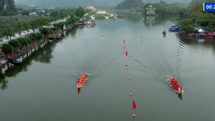 Ấn tượng Giải bơi chải thuyền rồng mở rộng xã Hương Sơn 2025- Ảnh 8.