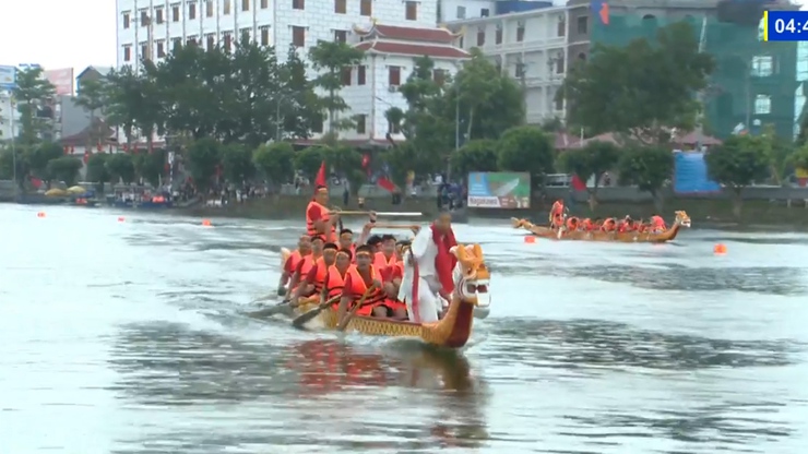 Ấn tượng Giải bơi chải thuyền rồng mở rộng xã Hương Sơn 2025- Ảnh 9.