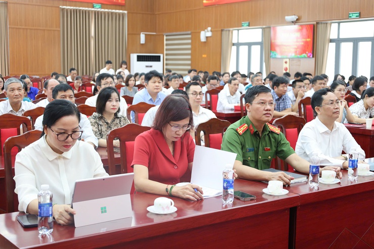 Hơn 300 Đảng viên xã Tiến Thắng tham gia học tập, quán triệt các Nghị quyết của Bộ Chính trị- Ảnh 1.