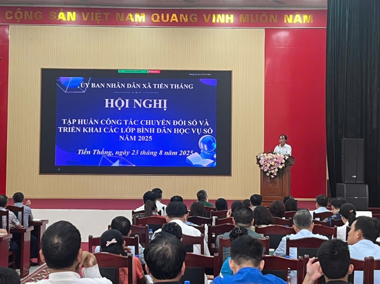 Gần 1000 cán bộ công chức, viên chức, người lao động xã Tiến Thắng tham gia tập huấn chuyển đổi số và khai giảng lớp “Bình dân học vụ số”- Ảnh 3.