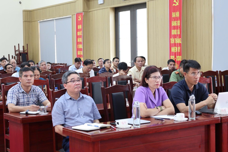 Gần 1000 cán bộ công chức, viên chức, người lao động xã Tiến Thắng tham gia tập huấn chuyển đổi số và khai giảng lớp “Bình dân học vụ số”- Ảnh 2.