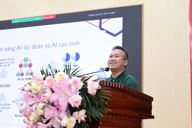Gần 1000 cán bộ công chức, viên chức, người lao động xã Tiến Thắng tham gia tập huấn chuyển đổi số và khai giảng lớp “Bình dân học vụ số”- Ảnh 4.