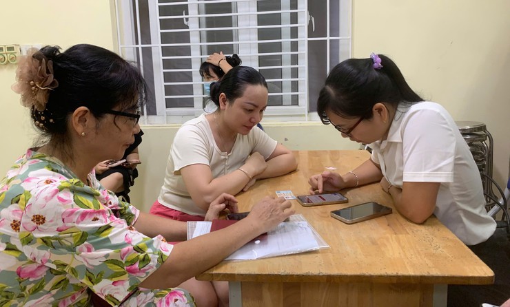 Bát Tràng ghi nhận nhiều chuyển biến tích cực sau hơn 2 tuần triển khai chiến dịch chuyển đổi số- Ảnh 2.