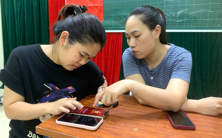Bát Tràng ghi nhận nhiều chuyển biến tích cực sau hơn 2 tuần triển khai chiến dịch chuyển đổi số- Ảnh 3.