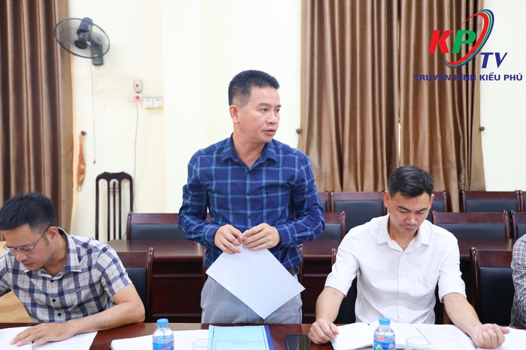 Đồng chí Phùng Huy Diễn- Phó Bí thư Đảng ủy, Chủ tịch UBND xã Kiều Phú chủ trì hội nghị ứng phó phòng chống thiên tai và nghe báo cáo tiến độ triển khai dự án nâng cấp, mở rộng tuyến đê Tả Tích- Ảnh 2.