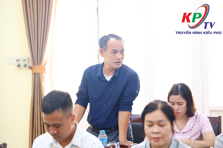 Đồng chí Phùng Huy Diễn- Phó Bí thư Đảng ủy, Chủ tịch UBND xã Kiều Phú chủ trì hội nghị ứng phó phòng chống thiên tai và nghe báo cáo tiến độ triển khai dự án nâng cấp, mở rộng tuyến đê Tả Tích- Ảnh 11.