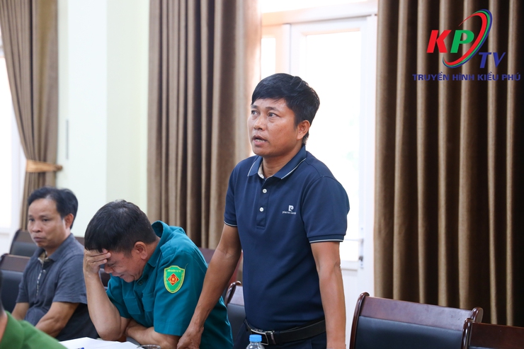 Đồng chí Phùng Huy Diễn- Phó Bí thư Đảng ủy, Chủ tịch UBND xã Kiều Phú chủ trì hội nghị ứng phó phòng chống thiên tai và nghe báo cáo tiến độ triển khai dự án nâng cấp, mở rộng tuyến đê Tả Tích- Ảnh 8.