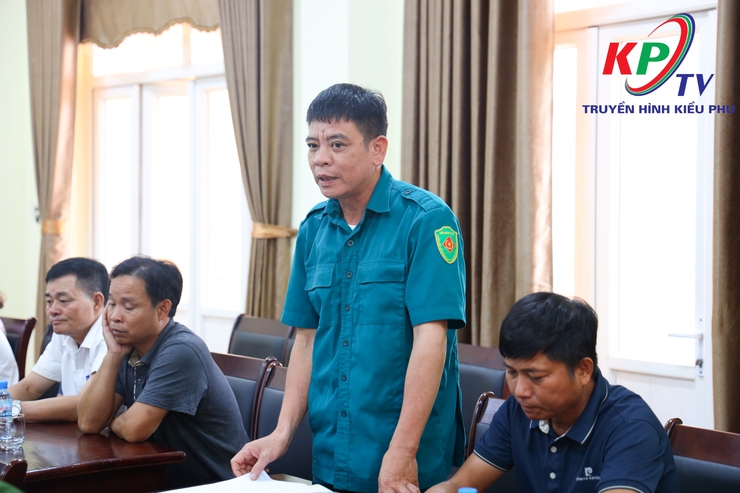 Đồng chí Phùng Huy Diễn- Phó Bí thư Đảng ủy, Chủ tịch UBND xã Kiều Phú chủ trì hội nghị ứng phó phòng chống thiên tai và nghe báo cáo tiến độ triển khai dự án nâng cấp, mở rộng tuyến đê Tả Tích- Ảnh 10.