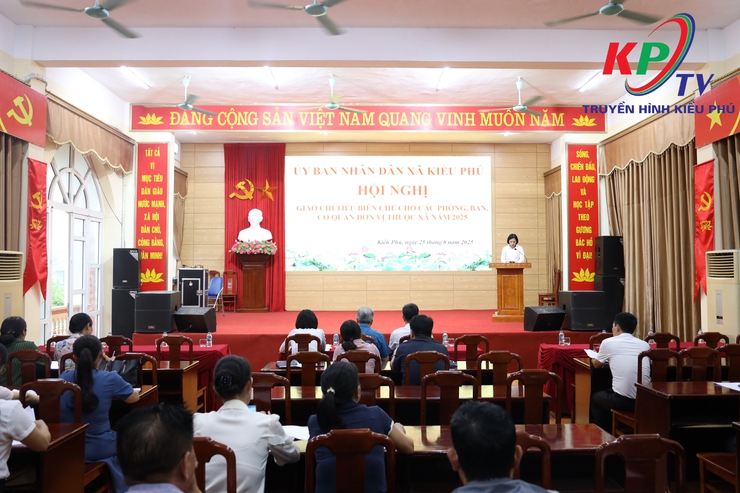 UBND xã Kiều Phú tổ chức hội nghị giao chỉ tiêu biên chế cho các phòng, ban cơ quan đơn vị trực thuộc năm 2025- Ảnh 2.