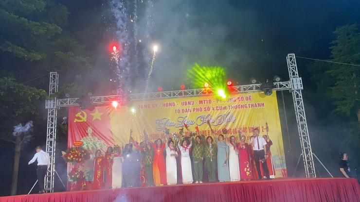 Tổ dân phố số 4, Cụm Thượng Thanh tổ chức Liên hoan văn nghệ chào mừng 80 năm Cách mạng Tháng Tám, Quốc khánh 02/9 và thành công Đại hội Đảng bộ phường Bồ Đề lần thứ I, nhiệm kỳ 2025-2030- Ảnh 6.