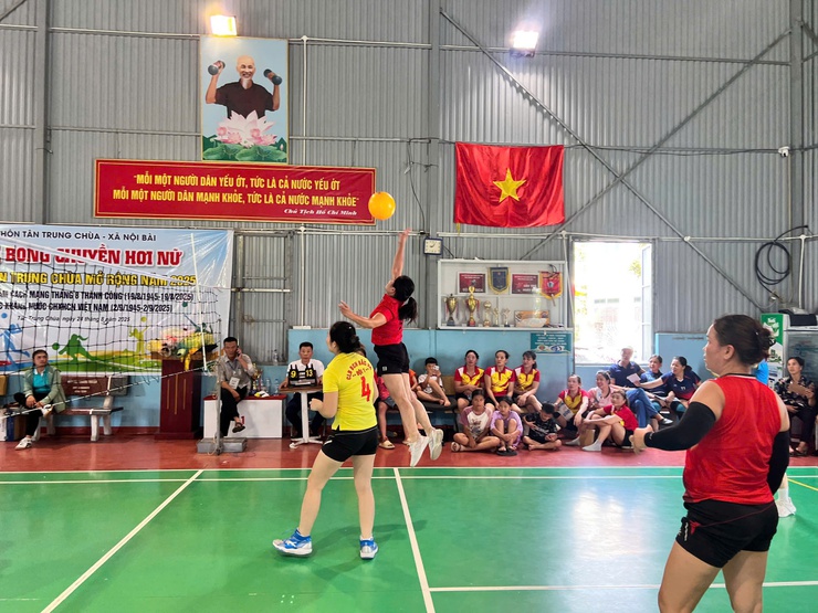 THÔN TÂN TRUNG CHÙA TỔ CHỨC GIẢI BÓNG CHUYỀN HƠI- Ảnh 4.