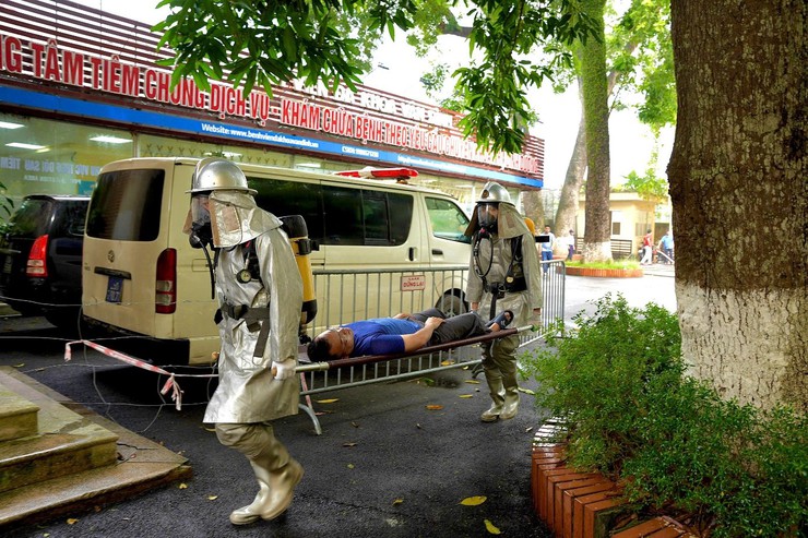 Thực tập phương án chữa cháy và cứu nạn, cứu hộ tại khuôn viên Bệnh viện Đa khoa Vân Đình- Ảnh 2.