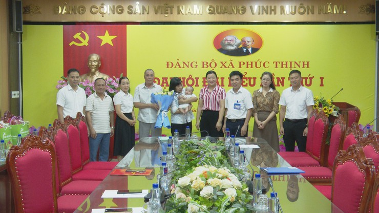 UBND xã Phúc Thịnh tổ chức lễ giao nhận nuôi con nuôi- Ảnh 1.