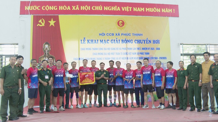 Hội Cựu chiến binh xã Phúc Thịnh tổ chức Giải bóng chuyền hơi năm 2025- Ảnh 4.